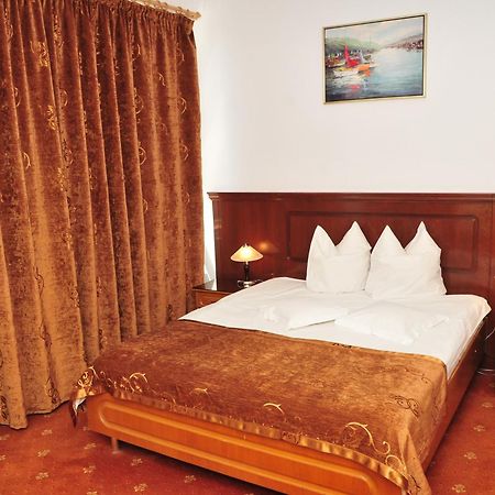 Hotel Emma Est كرايوفا المظهر الخارجي الصورة