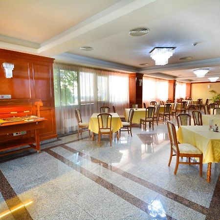 Hotel Emma Est كرايوفا المظهر الخارجي الصورة