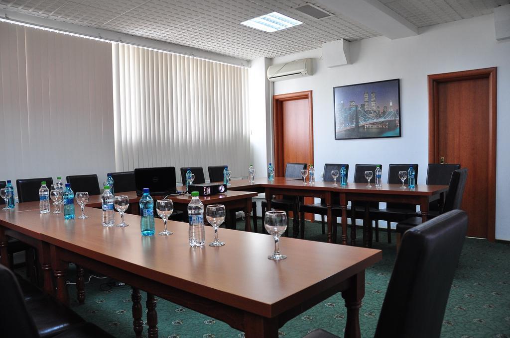 Hotel Emma Est كرايوفا المظهر الخارجي الصورة