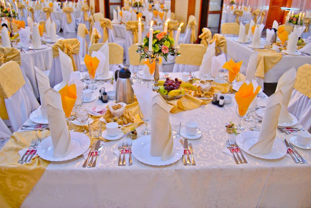 Hotel Emma Est كرايوفا المظهر الخارجي الصورة
