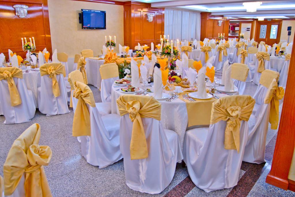 Hotel Emma Est كرايوفا المظهر الخارجي الصورة