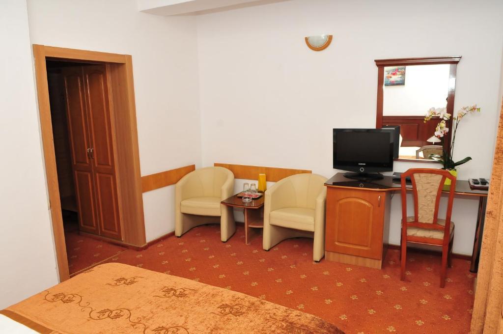 Hotel Emma Est كرايوفا المظهر الخارجي الصورة