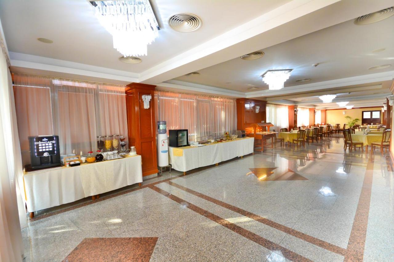 Hotel Emma Est كرايوفا المظهر الخارجي الصورة